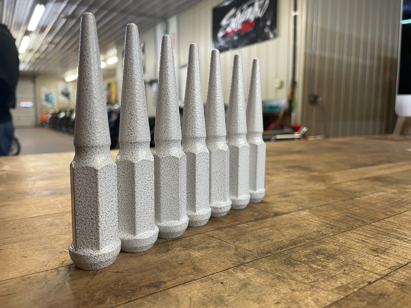 White/Gold Texture Spike Lug Nuts